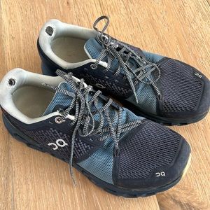 On Cloud runners.Helion. Used